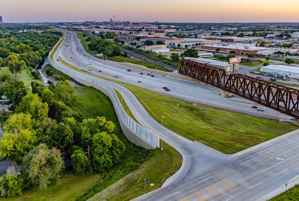 班’s “I-235 Broadway Widening at 50th Street & “BNSF铁路”项目获得了2020年ACEC工程优秀奖的20个荣誉奖之一.